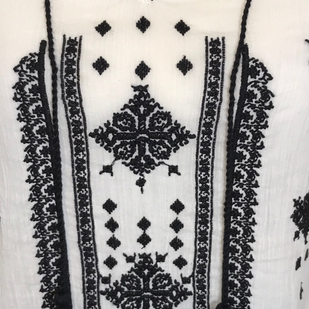 Lucky Brand Embroidered Peasant Top - Picture 4 of 13